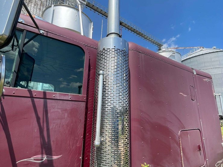 freightliner-semi-image-21
