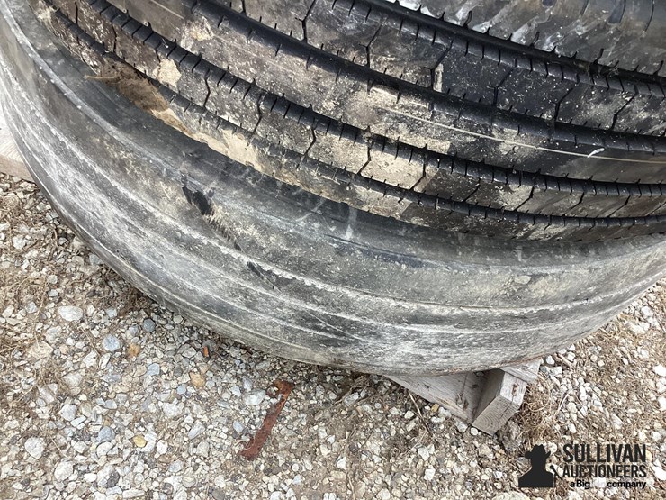 11r22.5-tires-&-rims-image-12