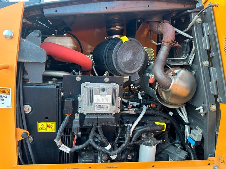 2020-case-750m-image-37