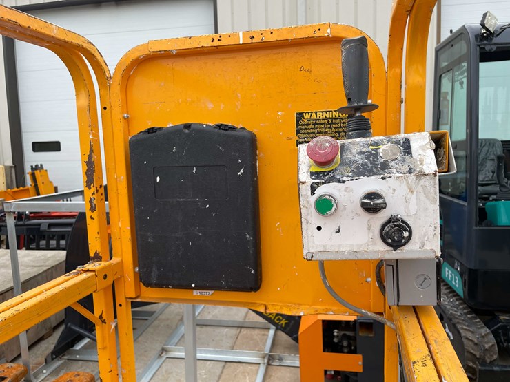#1369-•-10'-scissor-lift-(o2)-image-37