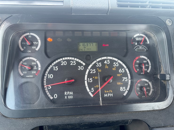#6246-•-2011-freightliner-cascadia-semi-tractor-(has-wi-title)-image-95