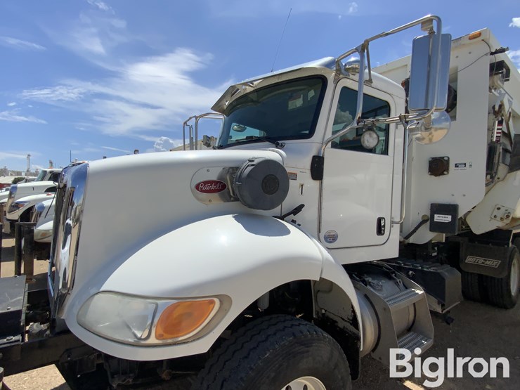 2017-peterbilt-348-image-9