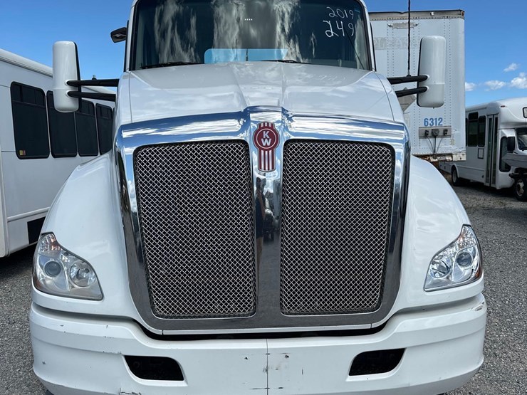 2019-kenworth-t680-image-2