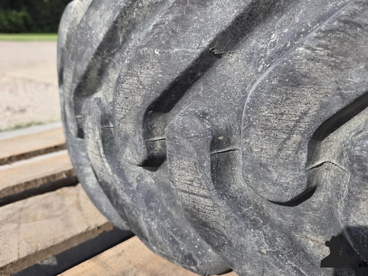 goodyear-sure-grip-lug-10.5/80-18-tires-(bid-per-unit)-image-6