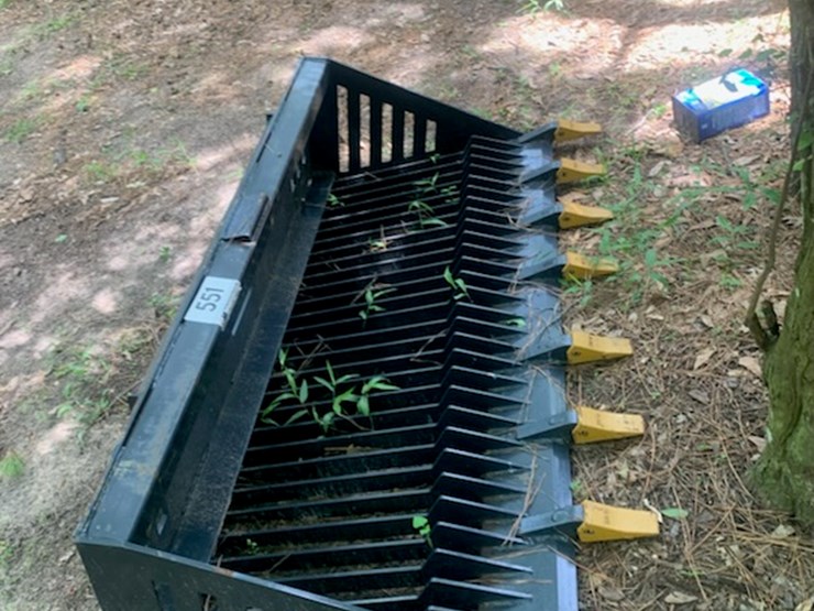 #4003-•-skid-steer-skeleton-bucket-image-1