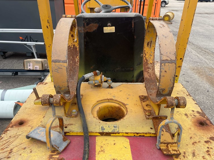 #1367-•-allis-chalmers-pneumatic-3000-lb.-capacity-forklift-(o3)-image-5