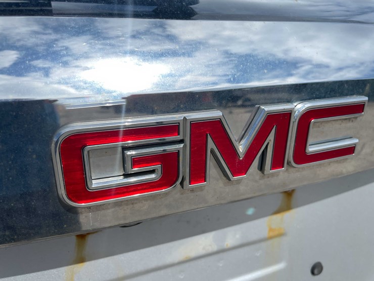 #1292-•-2015-gmc-terrain-awd-(has-wi-title)-(of)-image-9