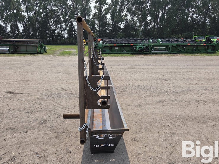 24'-free-standing-panel-w/-feed-trough-image-4