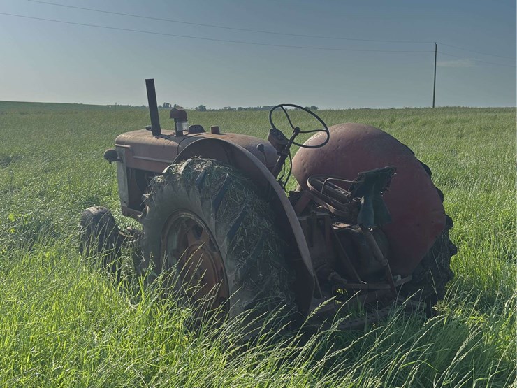 mccormick-deering-w-9-gas-image-3