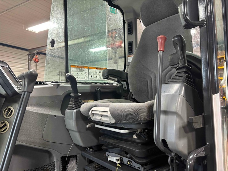 2016-bobcat-e85-image-15