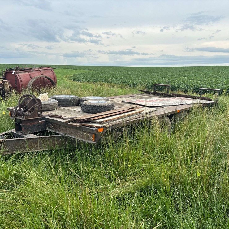 Bumper Hitch 18’ Deckover Trailer