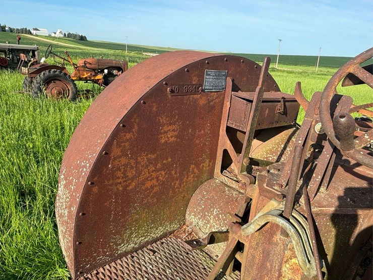 huber-4-cylinder-tractor-image-60