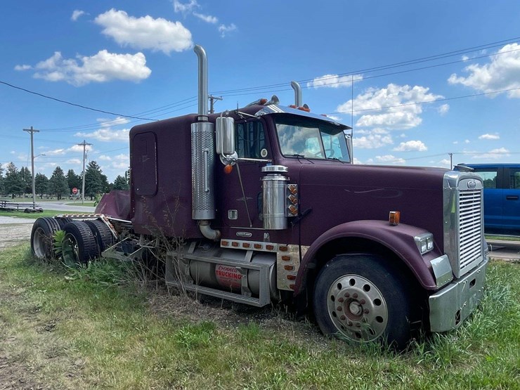 freightliner-semi-image-7