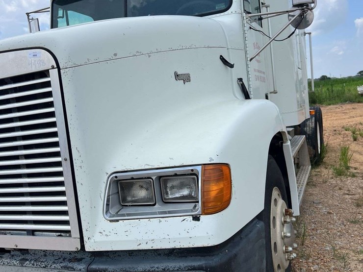 1996-freightliner-t/a-sleeper-semi-truck-*inop-image-9