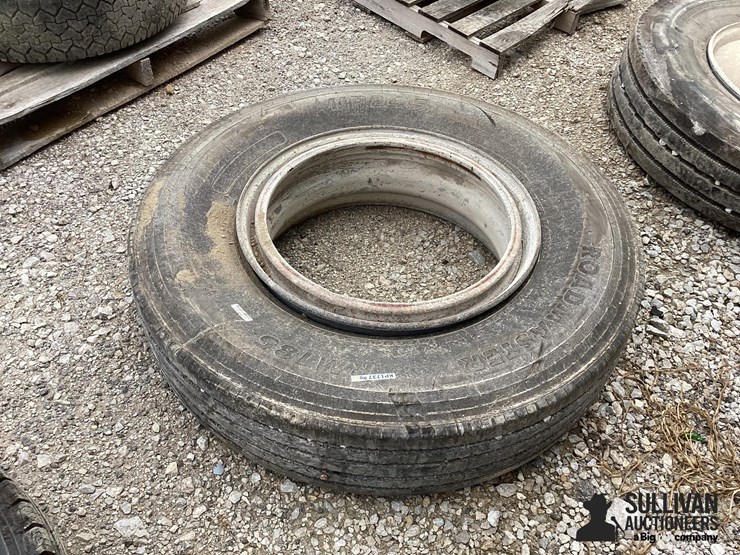 11r24.5-tire-&-rim-image-5