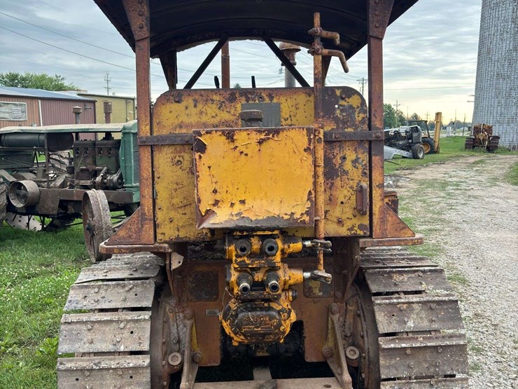 caterpillar-forty-diesel-crawler-image-4