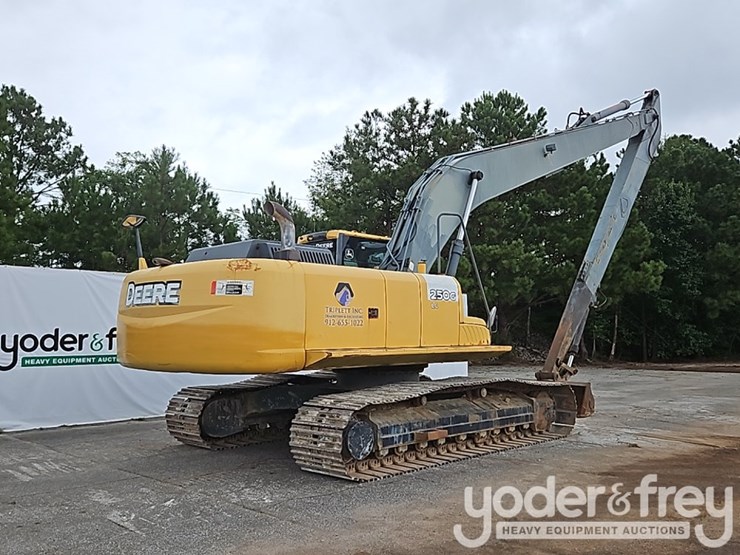 2011-deere-250g-lc-image-5