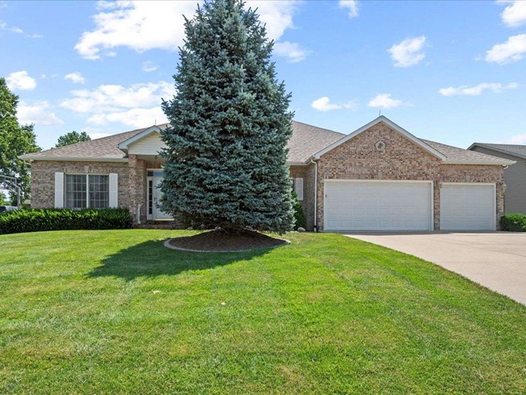 114-heatherstone-dr.-chatham,-il-62629-image-1