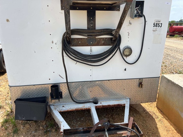 2007-wells-82"-x-16'-t/a-enclosed-trailer-image-8