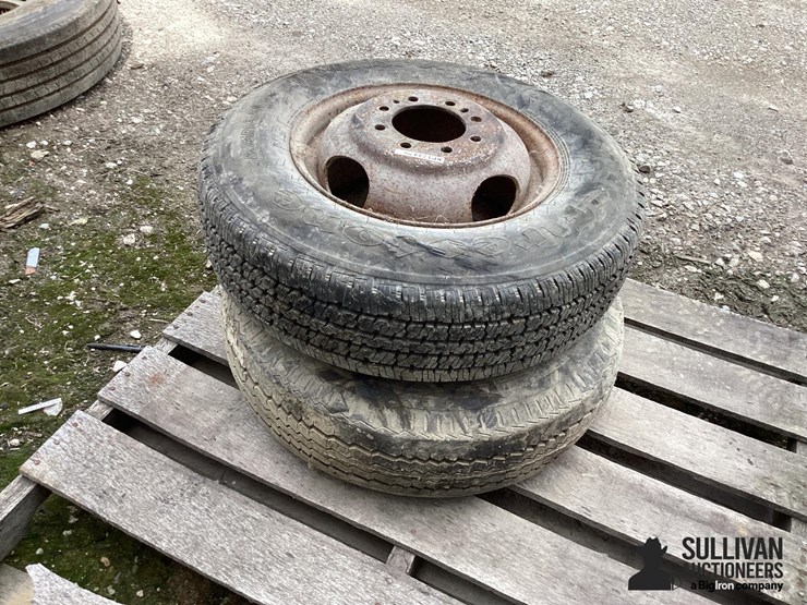 8.75r16.5-tires-&-rim-image-3