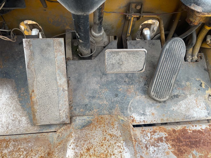 #1367-•-allis-chalmers-pneumatic-3000-lb.-capacity-forklift-(o3)-image-8