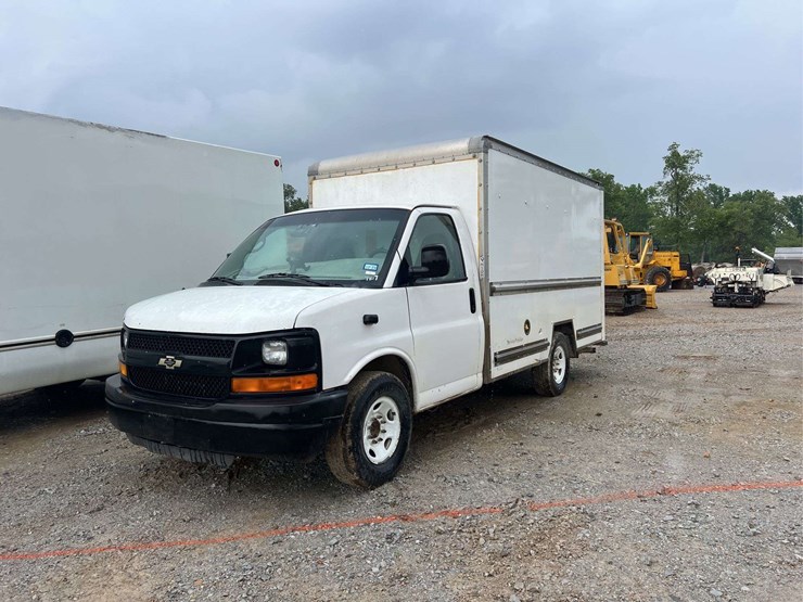 2010-gmc-3500-image-1