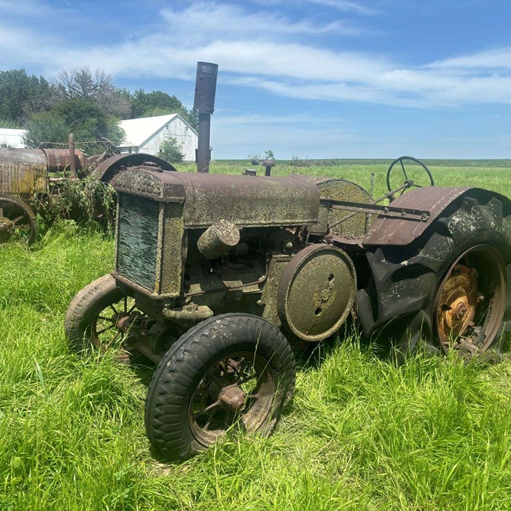 JOHN DEERE D