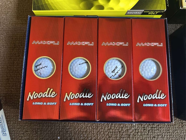 golf-balls---noodle/wilson/bridgestone-image-4