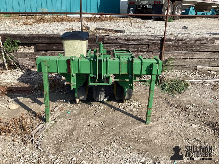 john-deere-2r30"-3-pt-planter-image-2