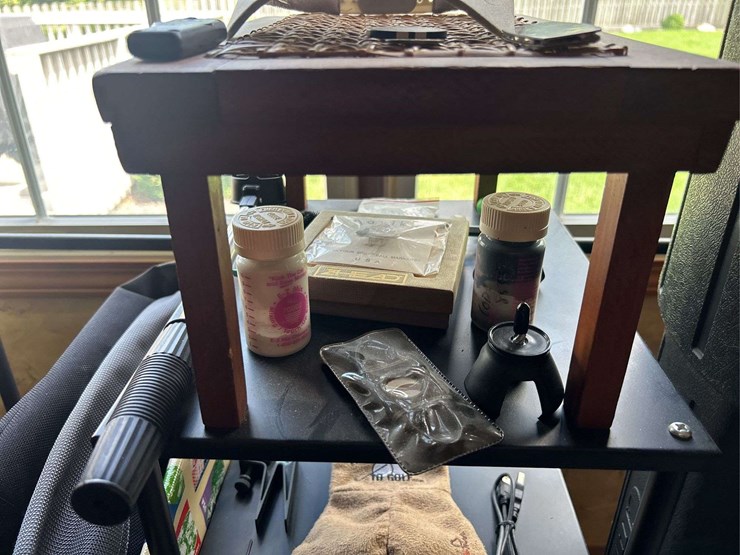 lot-of-golf-accessories/decor-image-2