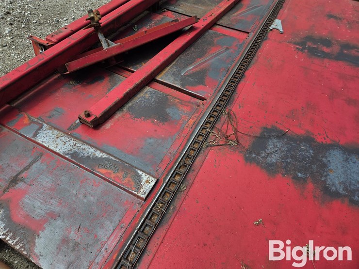 farmhand-1001-small-square-bale-accumulator-image-11