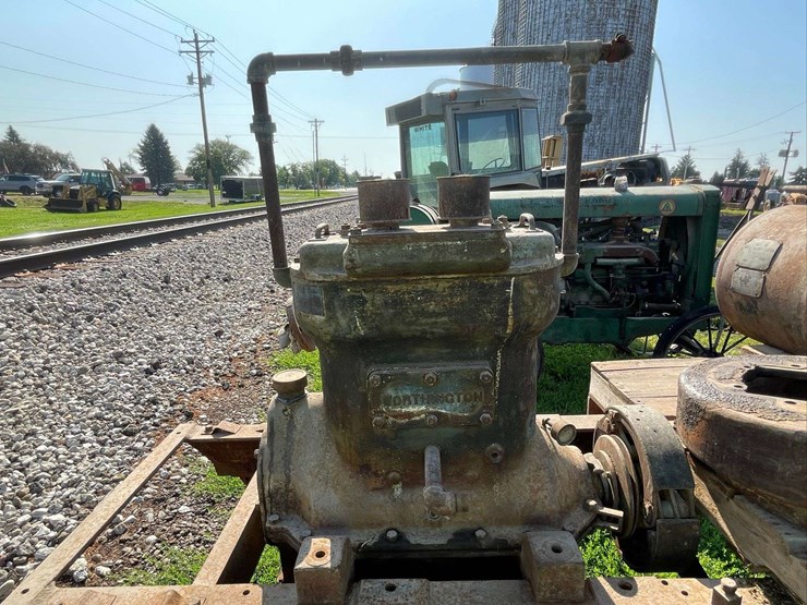 worthington-air-compressor-unit-on-highway-cart-image-25