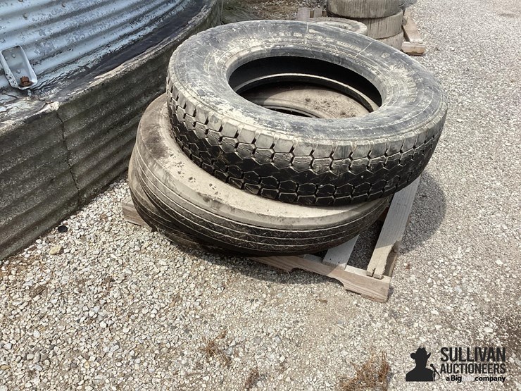 11r24.5-tires-image-2