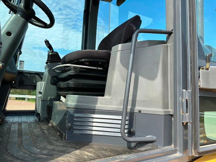 2014-deere-344k-image-44
