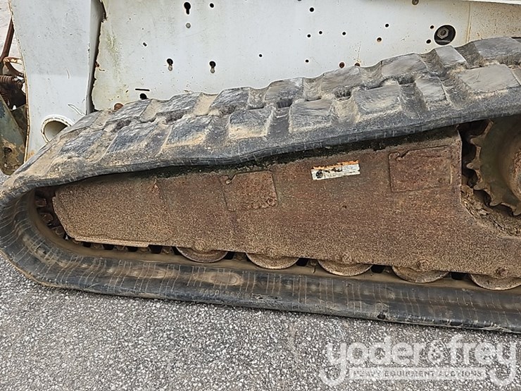 2007-bobcat-t300-image-16