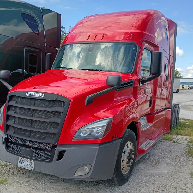 2019 FREIGHTLINER CASCADIA 126