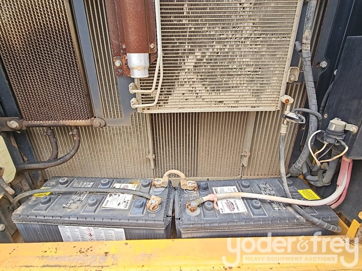 2011-deere-250g-lc-image-56