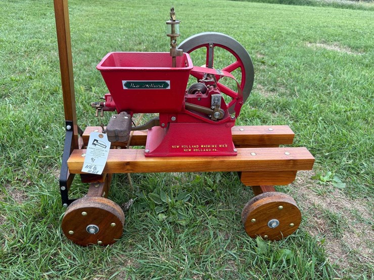 half-scale-new-holland-1.5hp-engine-image-13