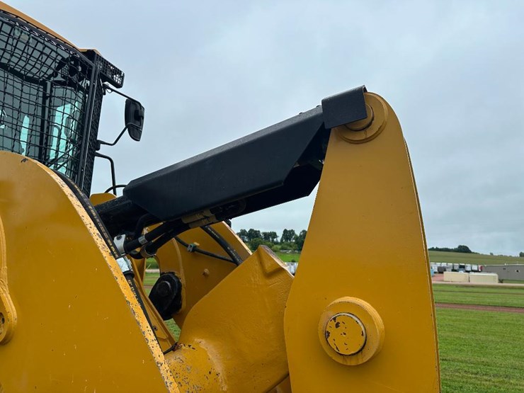 2019-caterpillar-938m-image-45