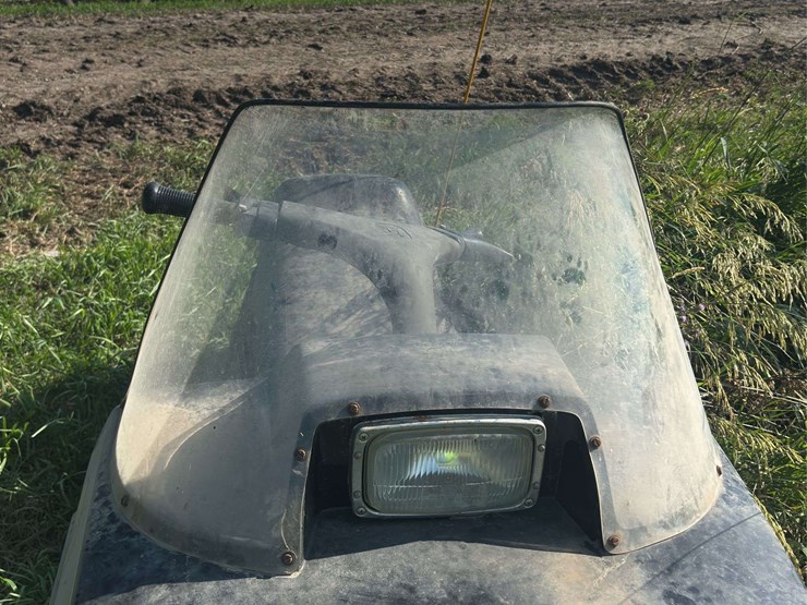 john-deere-440-liquifire-snow-mobile-image-23