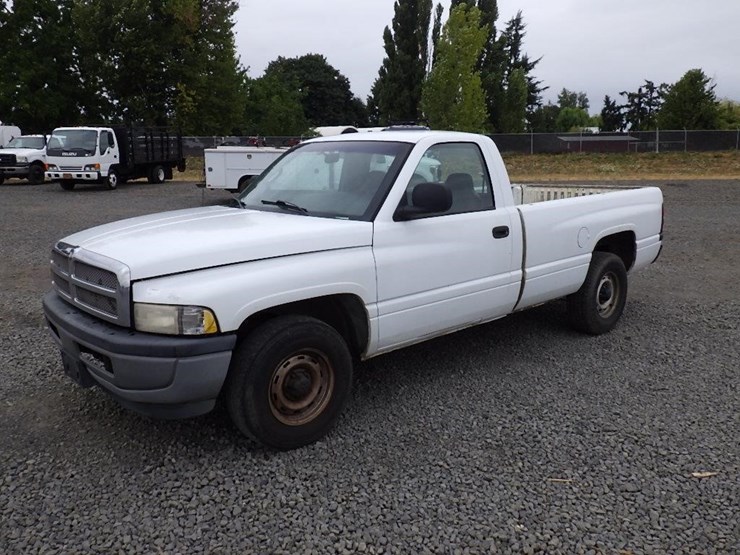 2001-dodge-1500-image-1