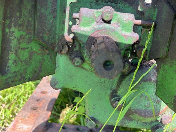 john-deere-70-image-30