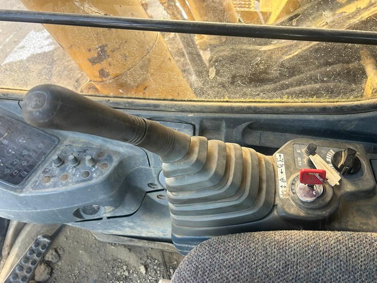2005-deere-450-lc-image-60