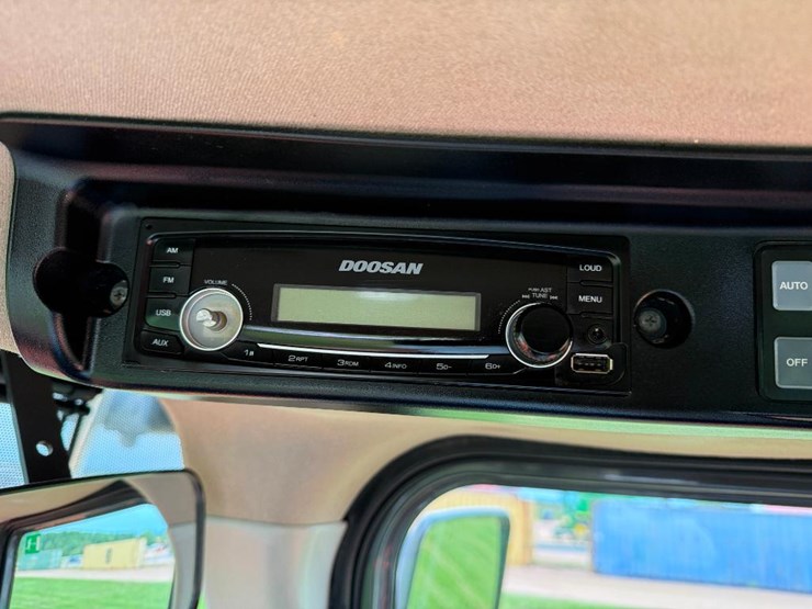 2017-doosan-dl220-5-image-55