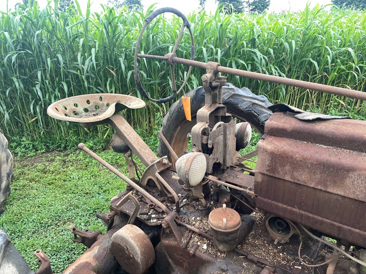 #6682-•-1946-john-deere-parts-tractor-image-9