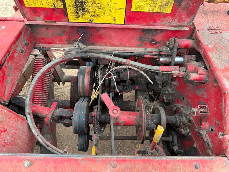 new-holland-770-image-17