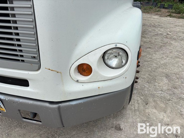2000-freightliner-fl112-image-12