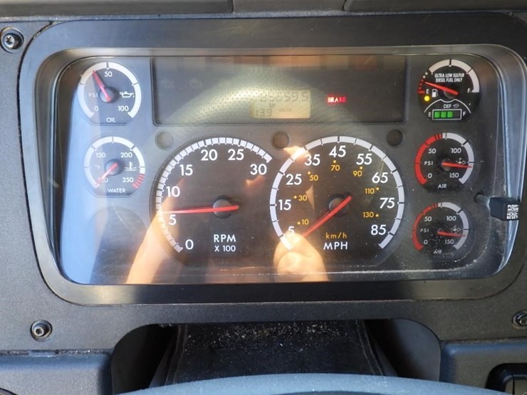 2016-freightliner-cascadia-113-image-22