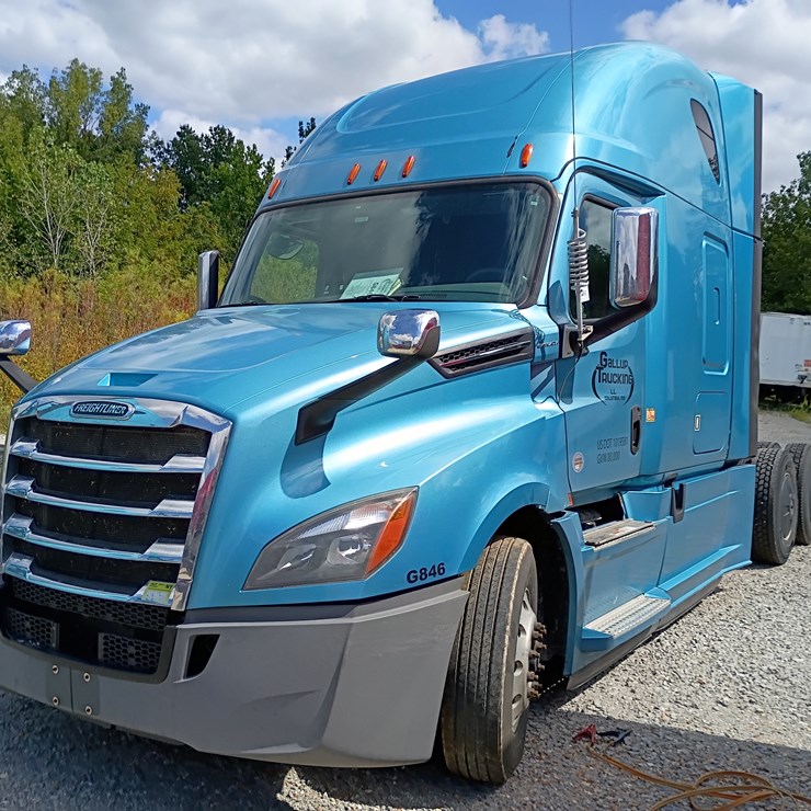 2020 FREIGHTLINER CASCADIA 126