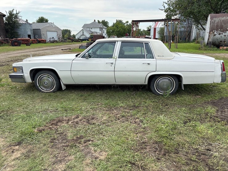 cadillac-deville-sedan-image-13